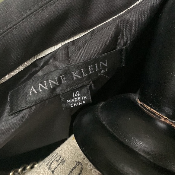 BNWOT ANNE KLEIN Black Blazer, two front pockets, with stitching details. - Picture 8 of 12